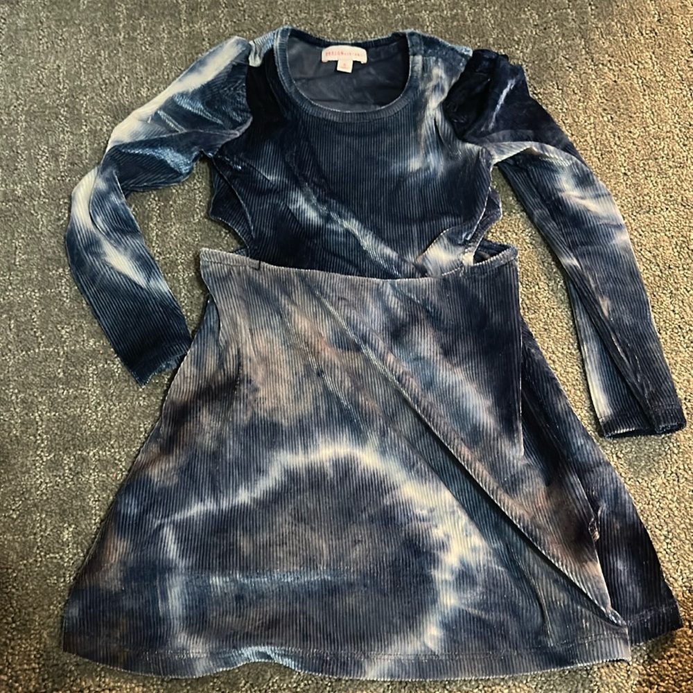Design History girls velour dress size 5 with cut-outs